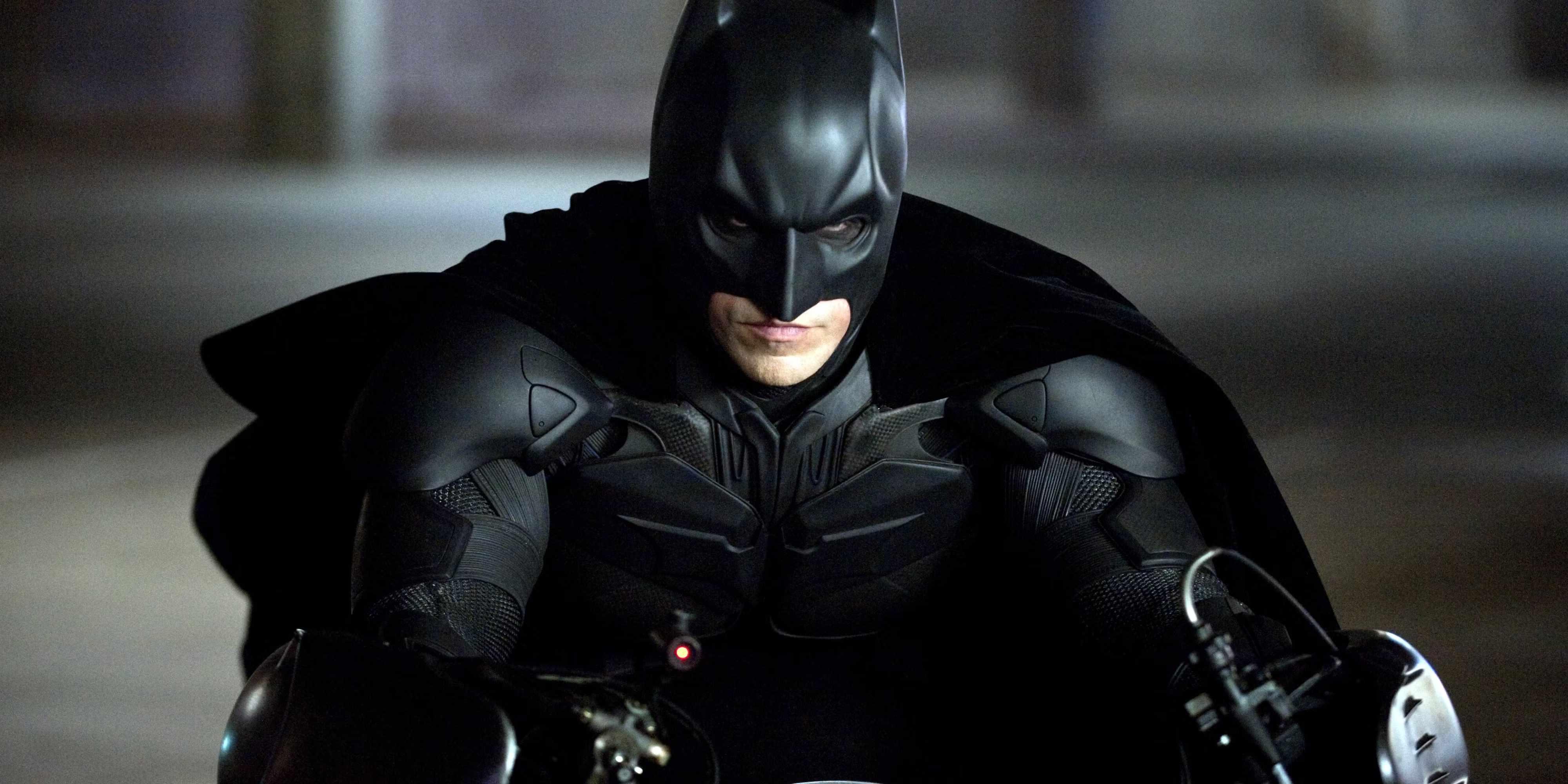 بتمن در حال حرکت به جلو در The Dark Knight Rises - آپدیت The Brave and The Bold