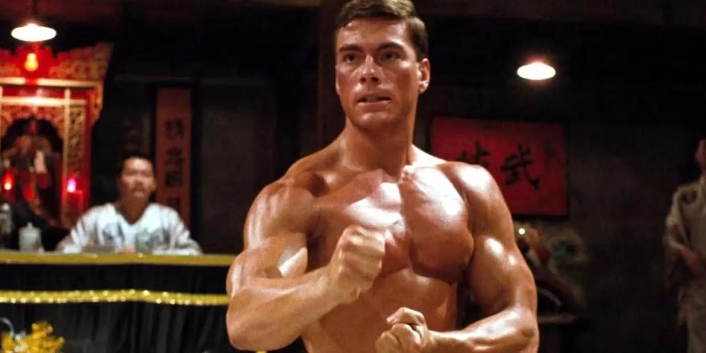 ژان-کلود ون دام در نقش فرانک داکس برای مبارزه در Bloodsport، یکی از فیلم های رزمی دیدنی دوباره