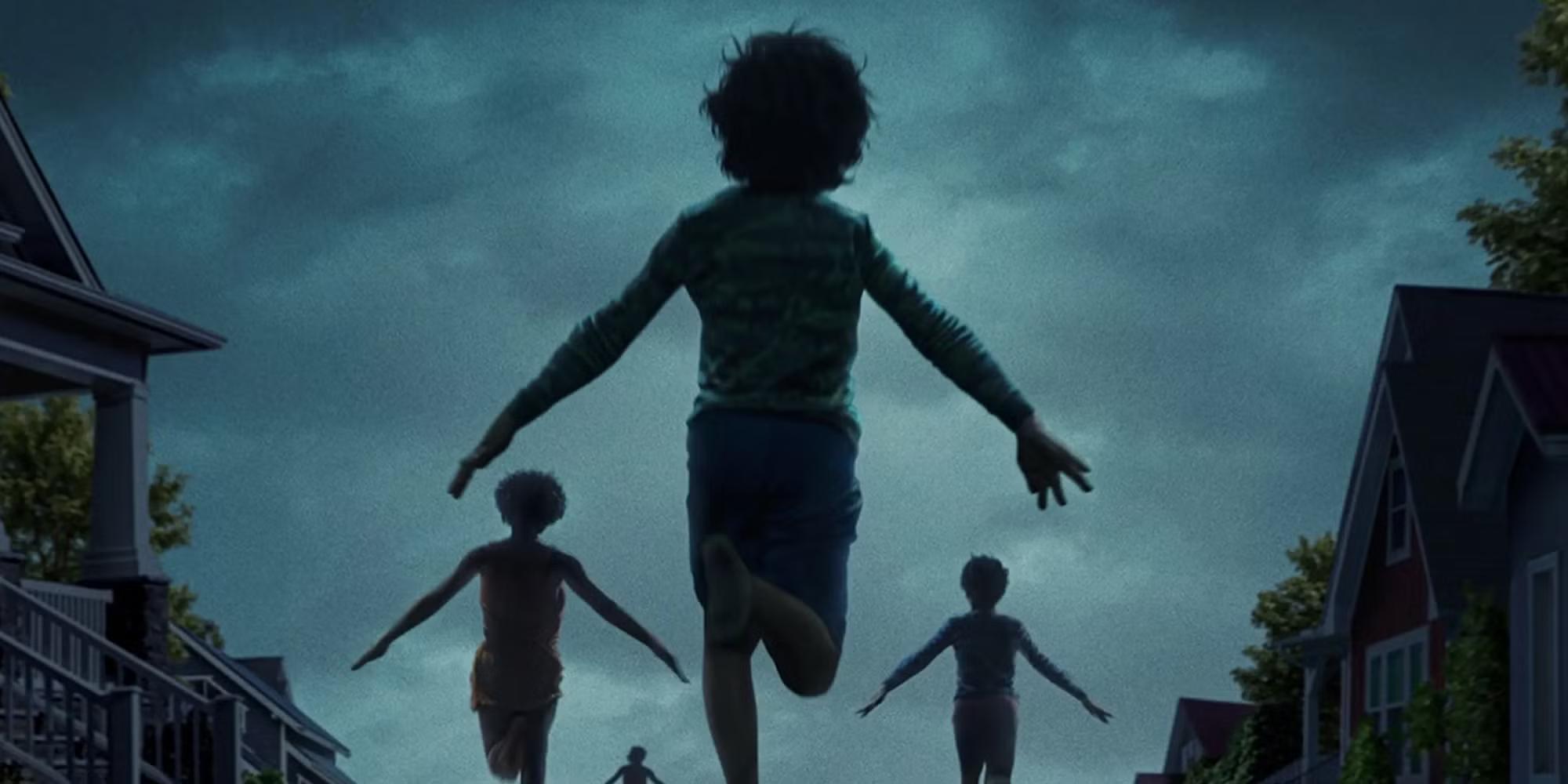 Children running away in Weapons، نمونه ای از سینمای کم هزینه هالیوود ژانر وحشت.