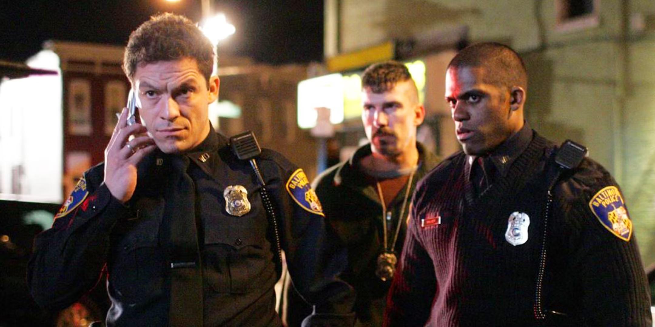 پلیس ها از The Wire، سریالی که بهترین بازی ها در سریال کارآگاهی را به نمایش می گذارد