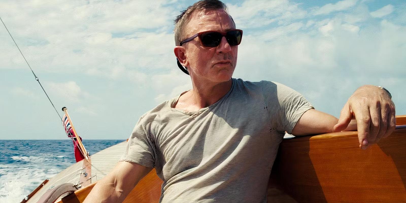 جیمز باندِ دنیل کریگ در حال دریانوردی در No Time to Die، و بحث درباره اشتباه مرگ James Bond
