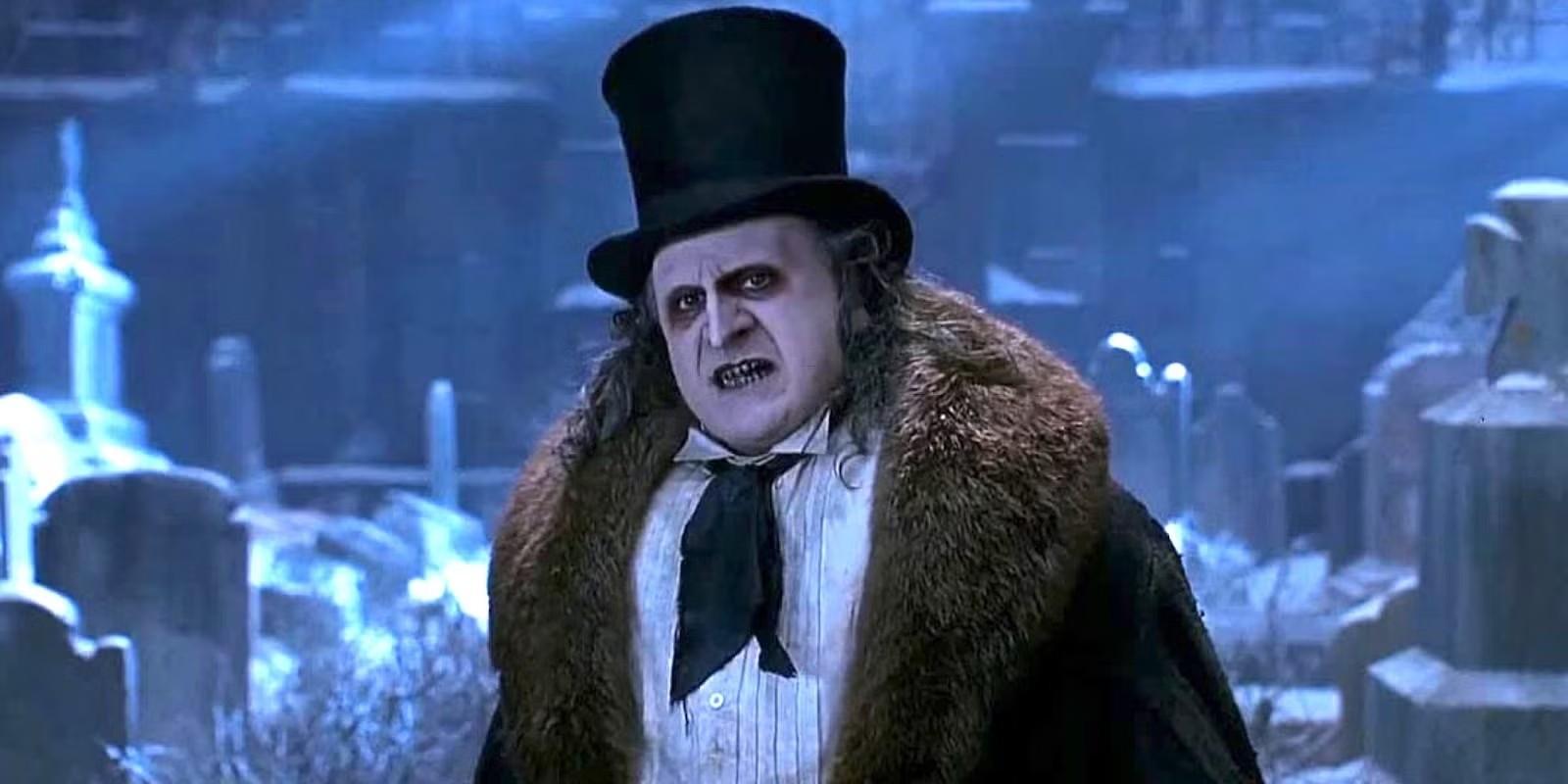 دنی دویتو در نقش Penguin در Batman Returns در یک گورستان، یکی از بهترین کاراکترهای منفی Batman