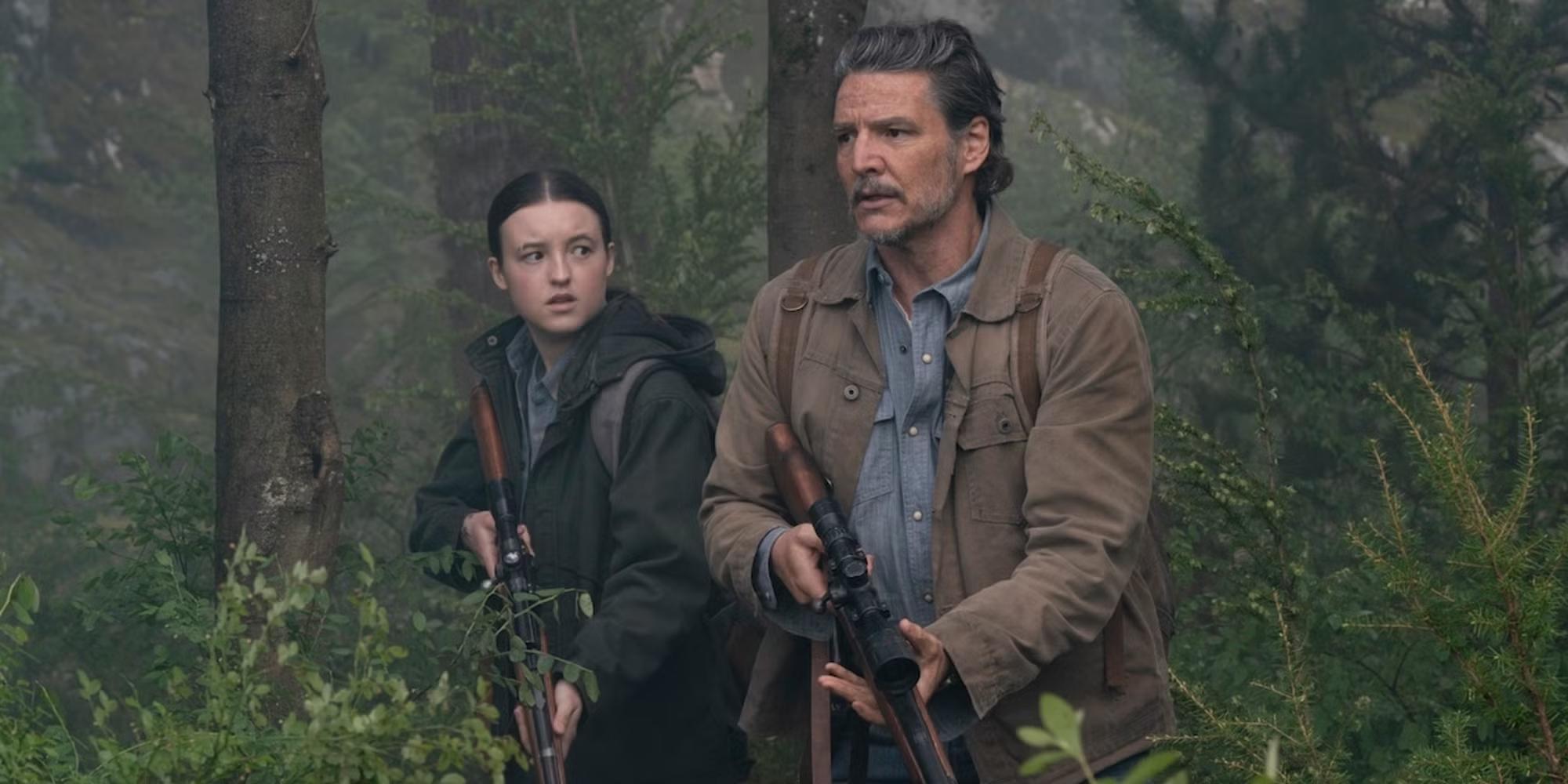 الی و جوئل در حال قدم زدن در جنگل در فصل 2 The Last of Us، از سریال های دیدنی HBO Max