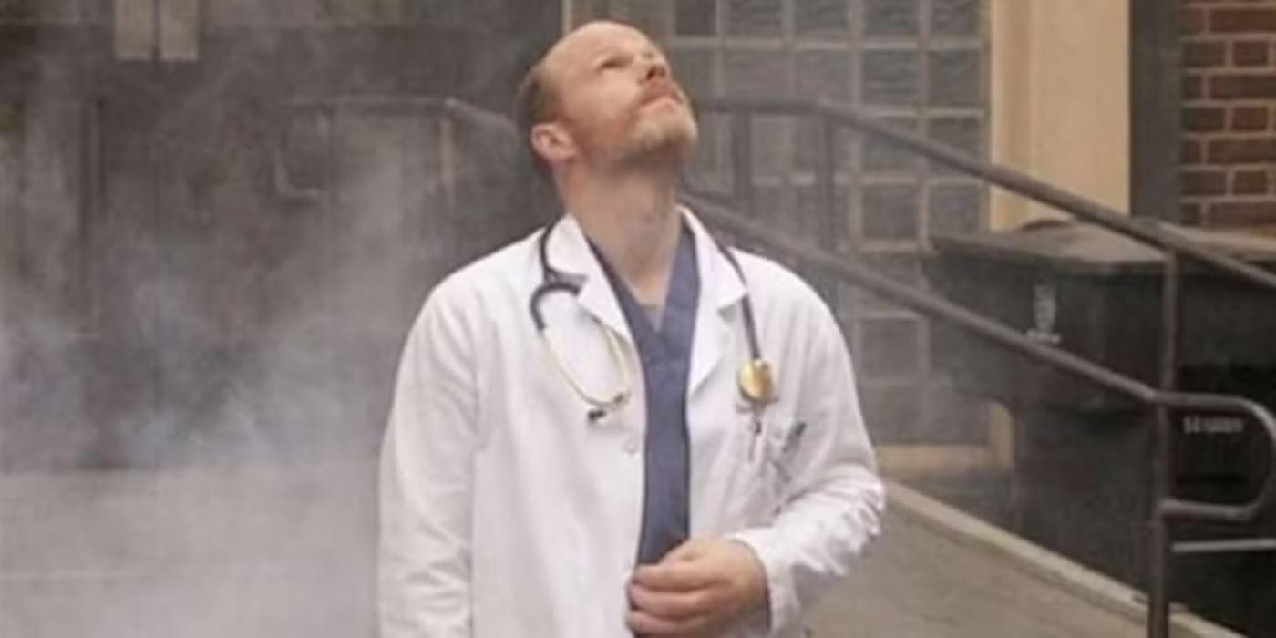 مرگ ضعیف دکتر رومانو ER: دکتر رومانو (پل مک کرین) در ER