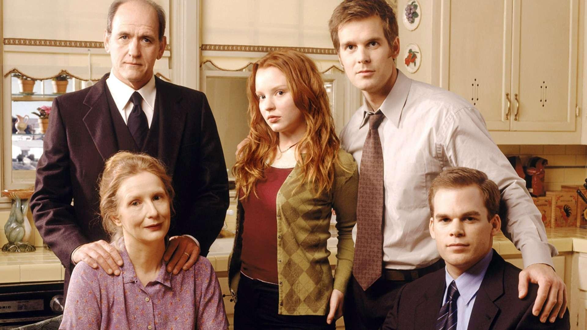 Six Feet Under cast - بهترین سریال های HBO Max