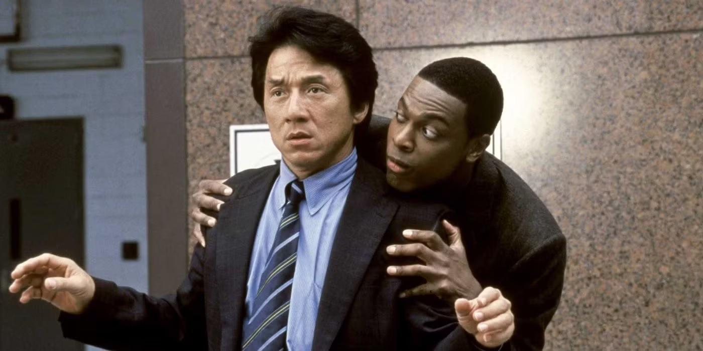 Jackie Chan as Chief Inspector Lee and Chris Tucker as Detective James Carter in Rush Hour 2 - بهترین سه گانه فیلم رزمی
