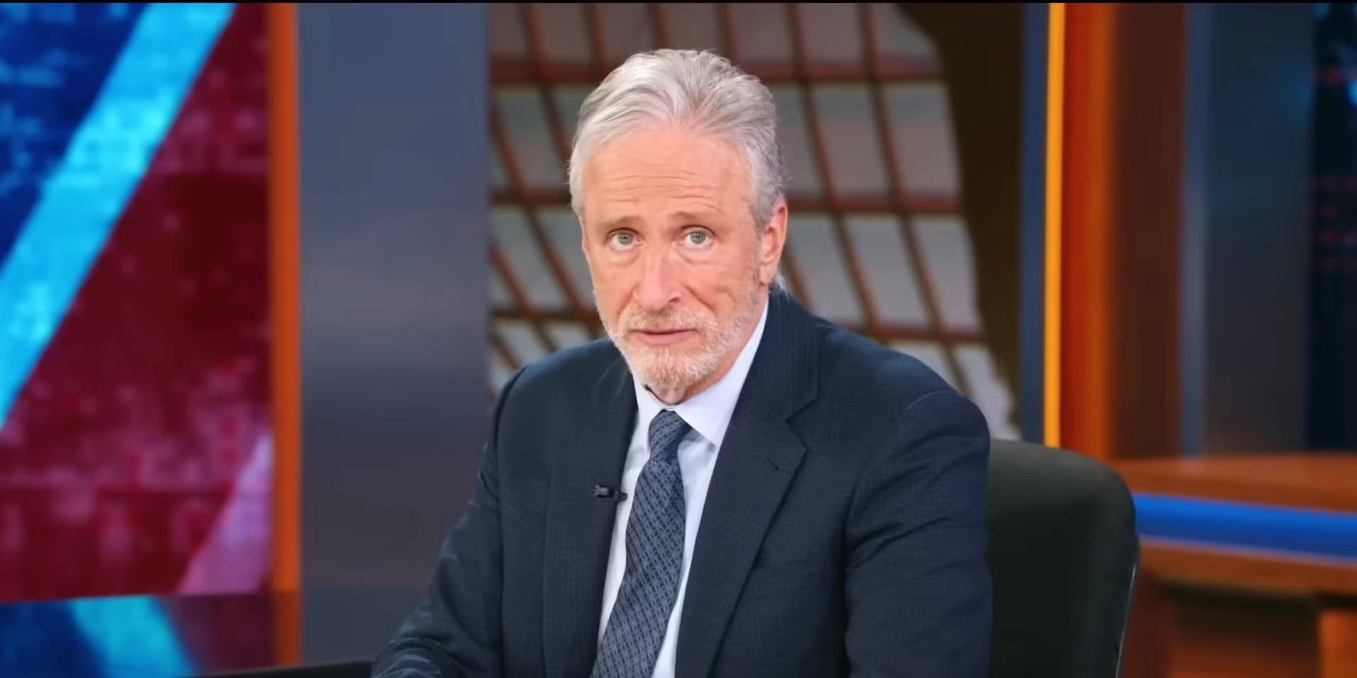 جان استوارت در The Daily Show در دوشنبه، 16 تیر 1404، در حین پاسخ Jon Stewart به Trump