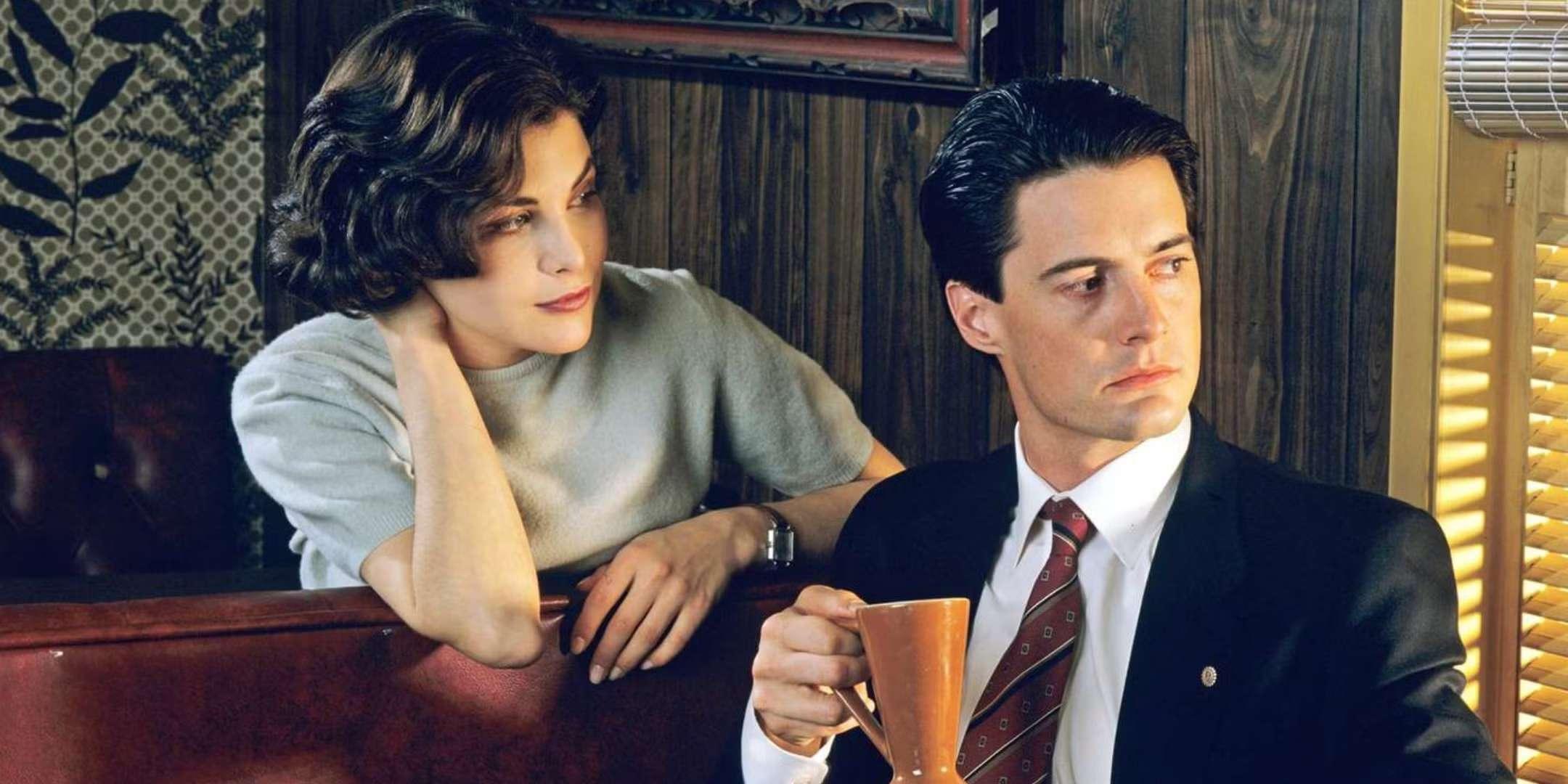 Kyle MacLachlan and Sherilyn Fenn in Twin Peaks - بهترین سریال هیجان انگیز پایان یافته