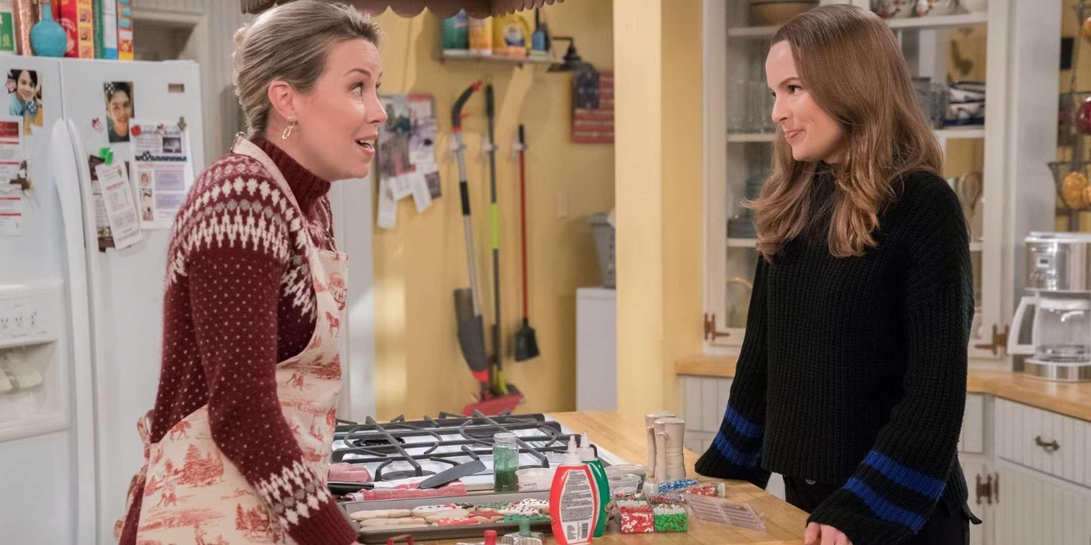 پتسی (سیوبان مورفی) و کوئین (بریجیت مندلر) در Merry Happy Whatever، بهترین سریال های پنهان Netflix
