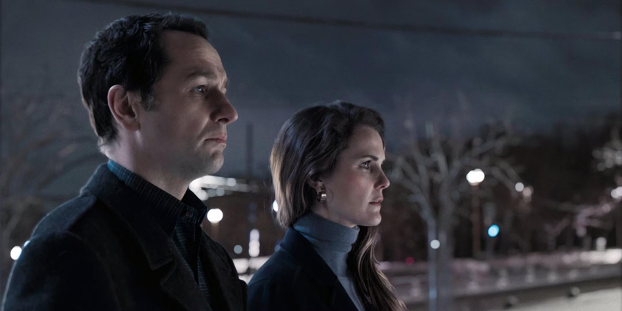فیلیپ و الیزابت در پایان آمریکایی ها (The Americans) اندوهگین به نظر می رسند - بهترین سریال های جاسوسی آمریکایی