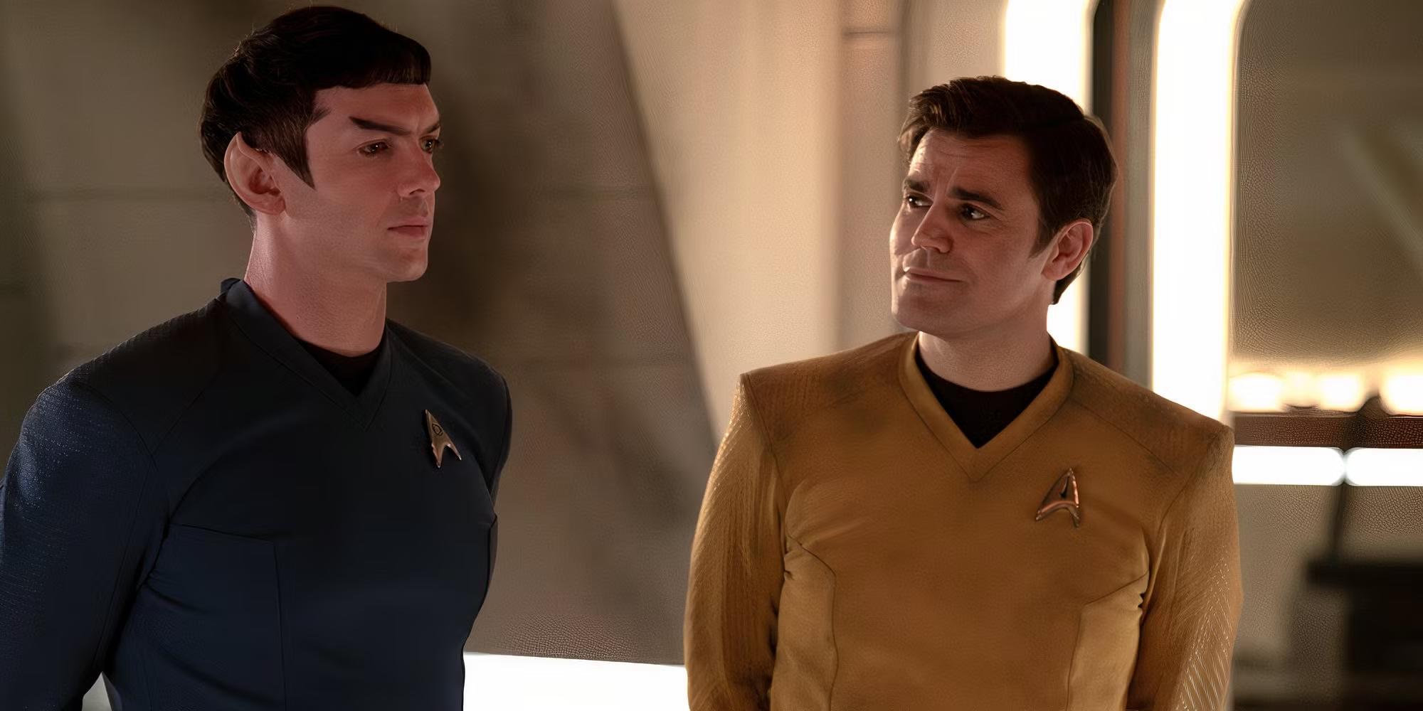اسپاک و کاپیتان کرک در Star Trek: Strange New Worlds و بررسی رابطه Tinder در Star Trek