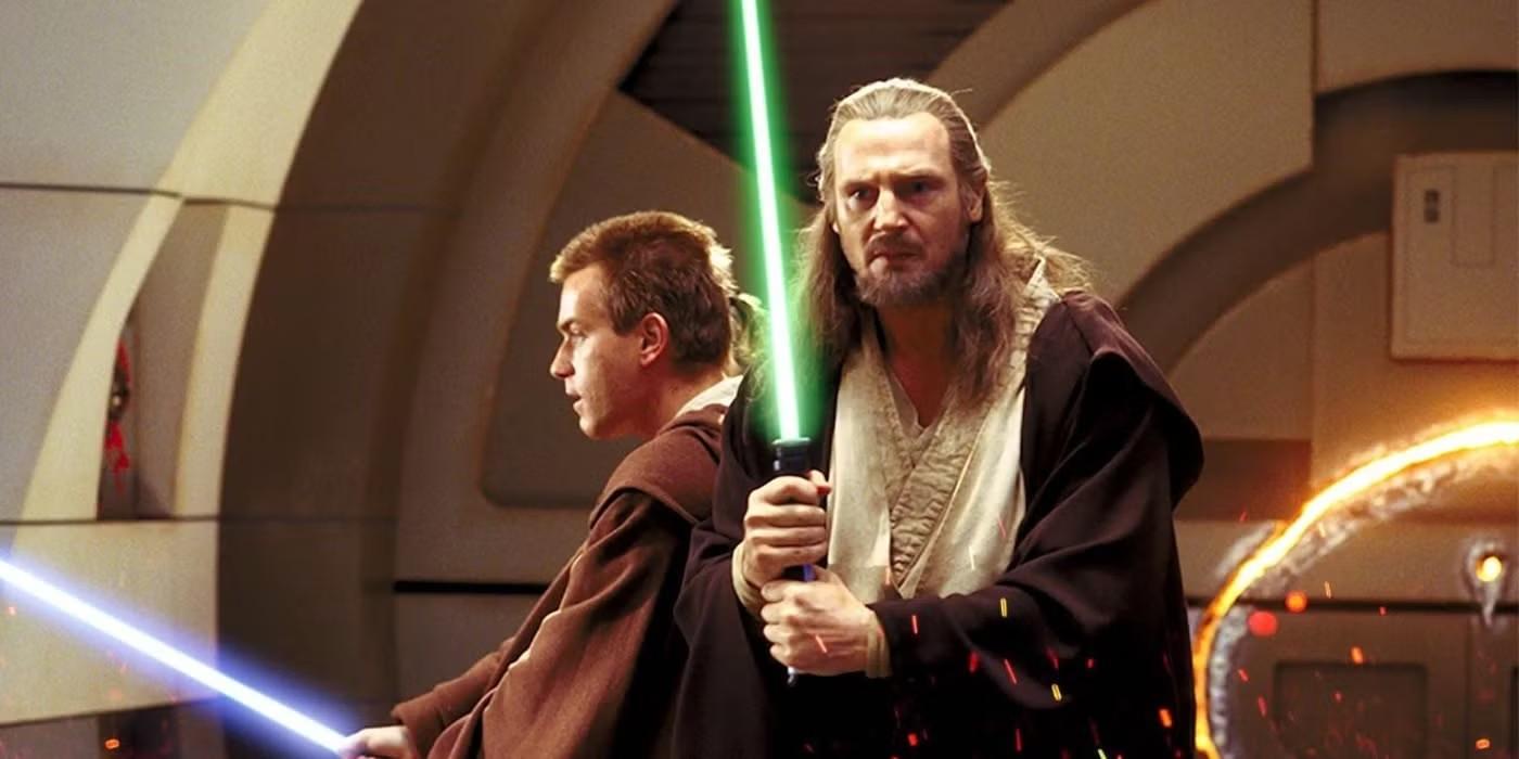 سخنان حکیمانه جدای: Star Wars اوبی-وان و کویی-گان در The Phantom Menace در حالی که لایت سیبرهای خود را در دست دارند و درویدهای Trade Federation به آنها حمله می کنند