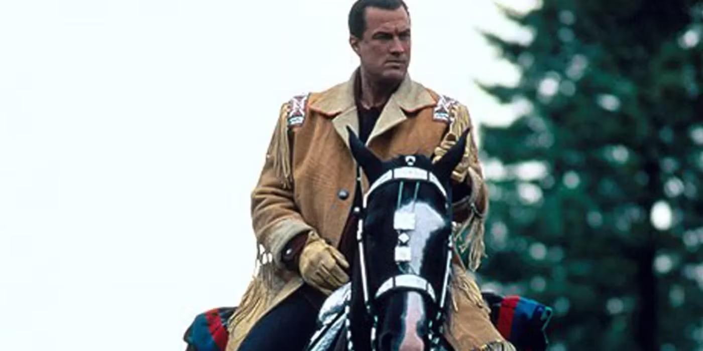 Steven Seagal سوار بر اسب در On Deadly Ground