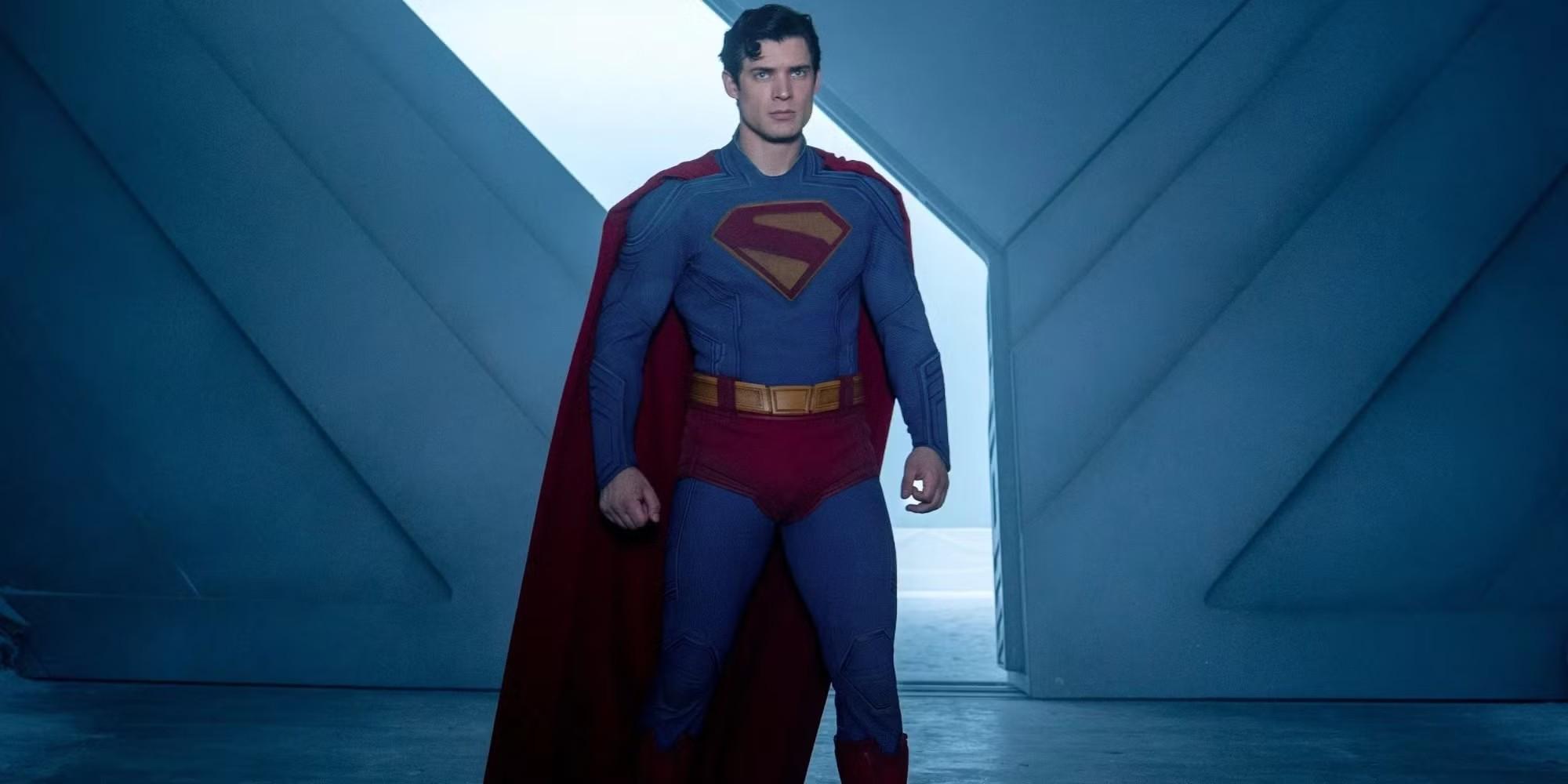 مقایسه سود Superman و Man of Steel: دیوید کورنسوت در لباس Superman در فیلم Superman محصول 2025