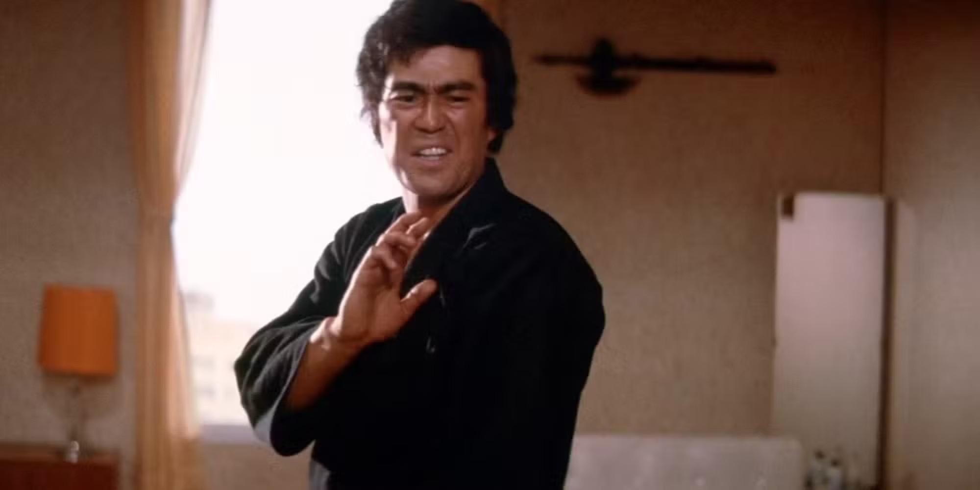 Chiba as Takuma (Terry) Tsurugi displaying his martial arts skills in The Street Fighter