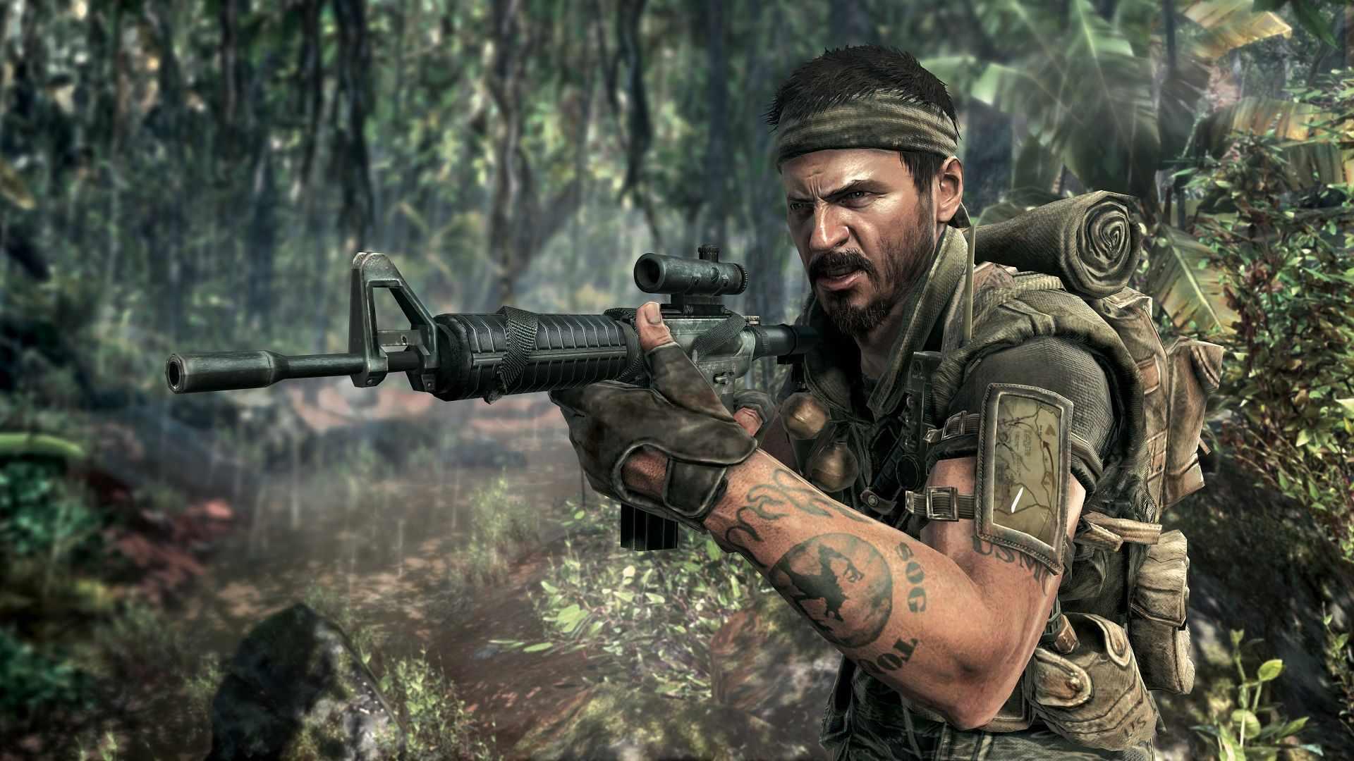 سربازی در محیط جنگل و با سربند در Call of Duty: Black Ops، یکی از بهترین بازی های Call of Duty.