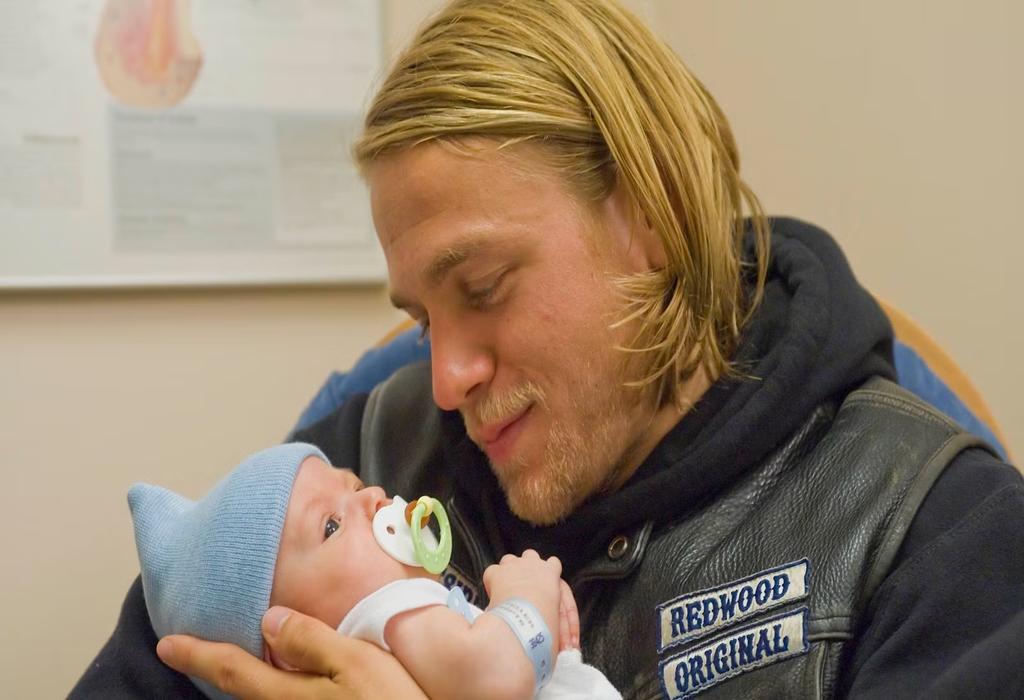 Charlie Hunnam در Sons of Anarchy و Monster: تکرار داستانی بی رحمانه در سریال جدید نتفلیکس