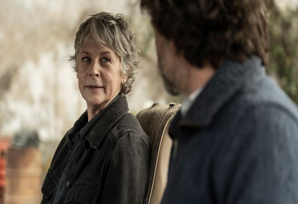 The Walking Dead: Daryl Dixon معنی بوسه کارول از زبان ملیسا مک براید