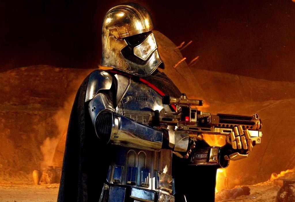 Captain Phasma شخصیت هدر رفته: ارتباط پنهان با پالپاتین و شکست Star Wars