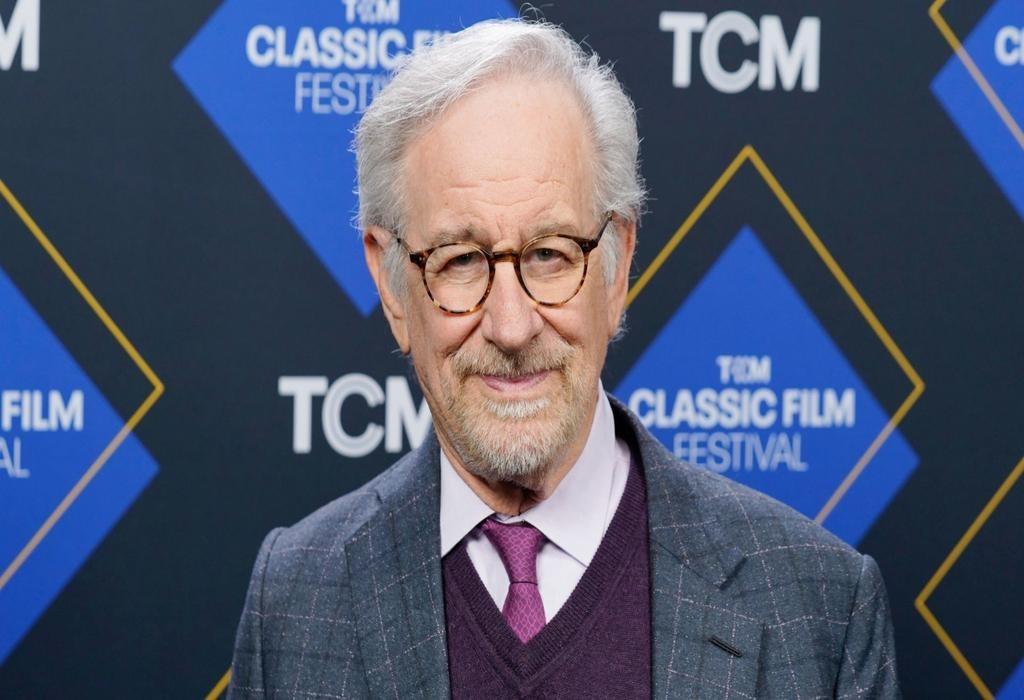 جان ویلیامز برای سی امین بار با اسپیلبرگ در فیلم UFO Spielberg با John Williams همکاری می کند.