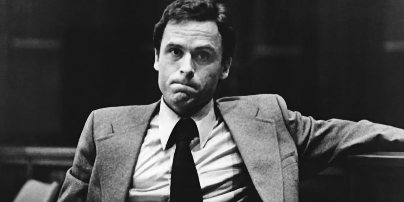 تد باندی در دادگاه در سیاه و سفید و حقیقت Ed Gein و Ted Bundy