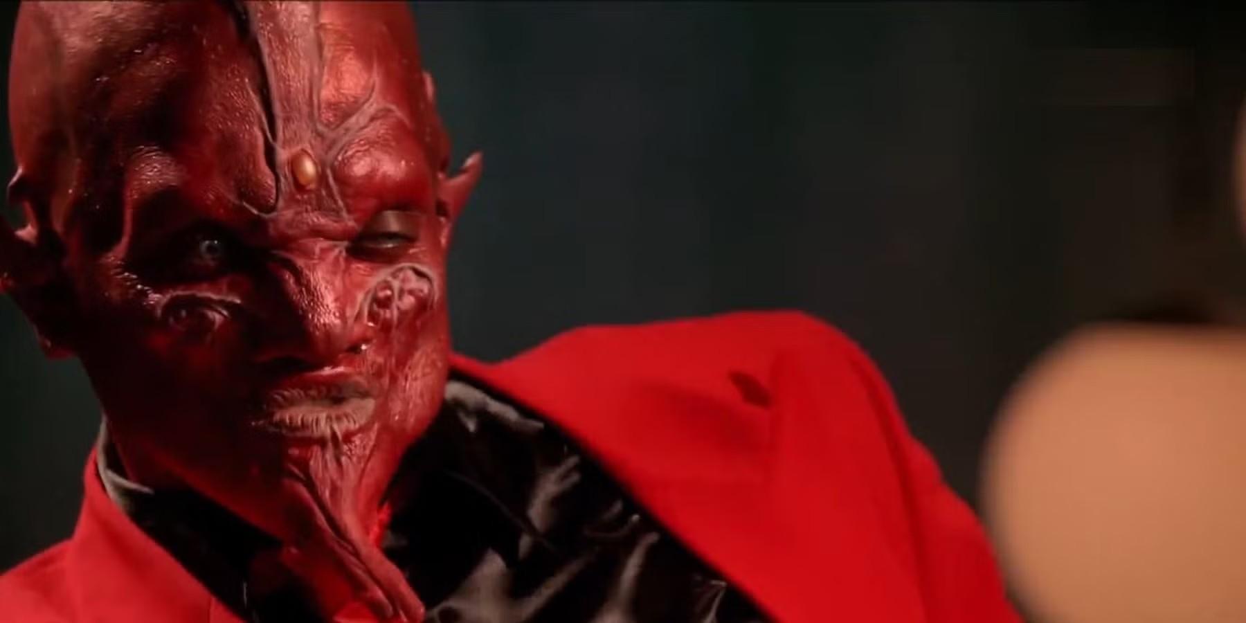 بهترین هیولاهای Buffy The Vampire Slayer: سوئیت در حال غنچه کردن لب هایش در قسمت Once More with Feeling