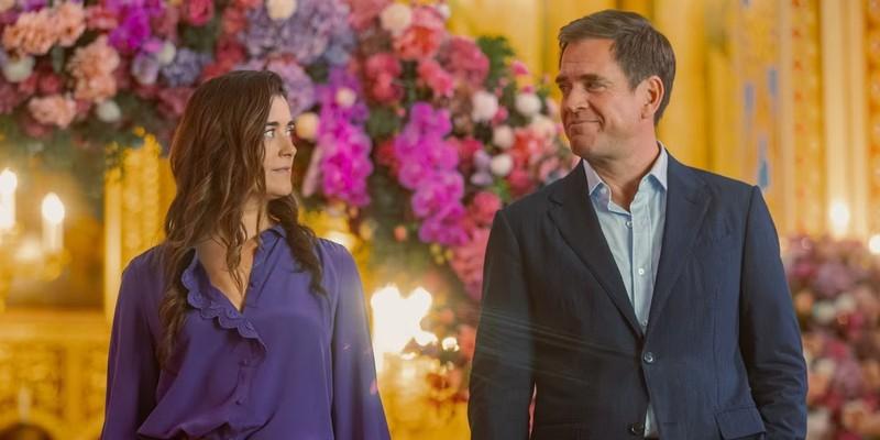 NCIS: Tony & Ziva دورهمی لغو شده - Ziva (Cote de Pablo) and Tony (Michael Weatherly) smile at one another in NCIS: Tony & Ziva Episode 4