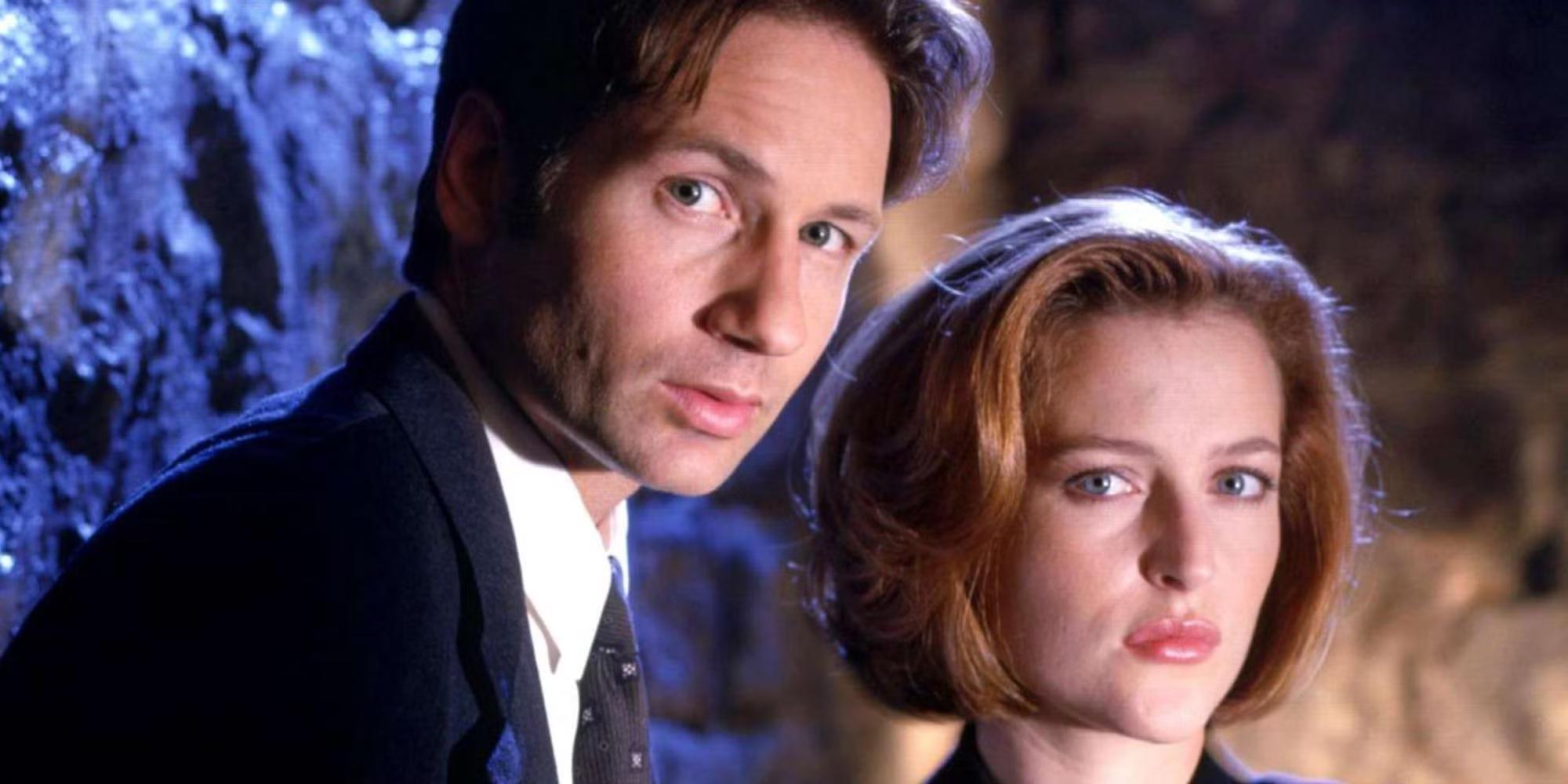 مولدر (دیوید دوکاونی) و اسکالی (جیلیان اندرسون) در The X-Files، بهترین سرویس سریال علمی تخیلی
