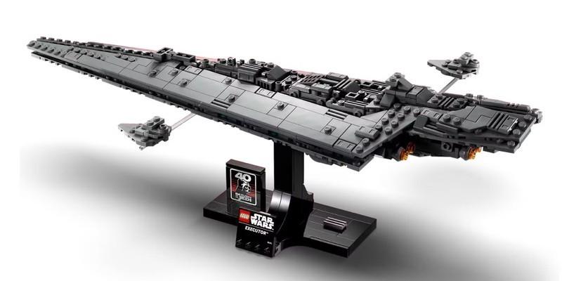 نمای جانبی LEGO Executor Star Destroyer، یکی از مدل های آینده LEGO Star Wars UCS