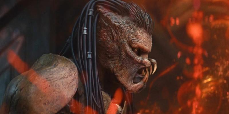 تصویر دک، شکارچی اصلی. فرصت برنده شدن بلیط رایگان Predator: Badlands را از دست ندهید.