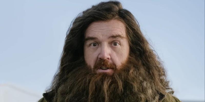 تصویر تبلیغاتی نیک فراست در نقش هاگرید در Harry Potter HBO: جایگزینی بازیگر