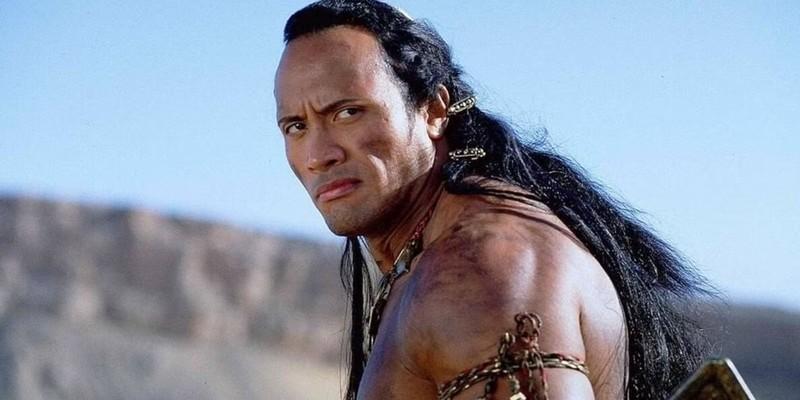 Dwayne Johnson grimacing in The Mummy Returns. حمایت برندان فریزر از راک