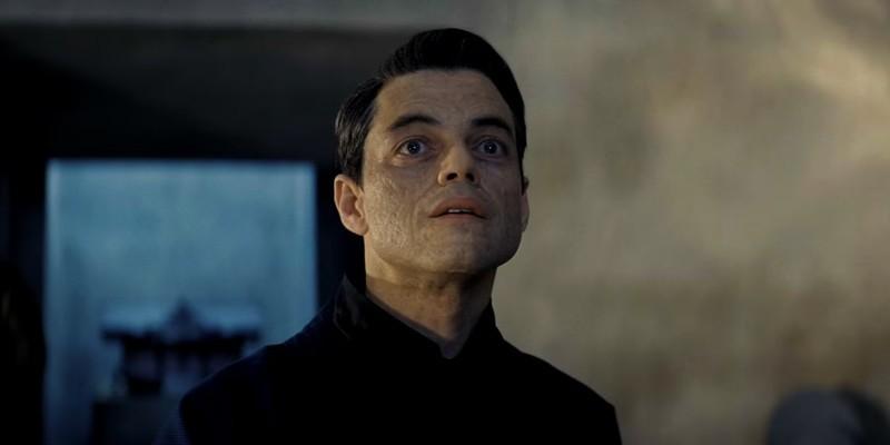 رتبه بندی شرورهای James Bond: لیوتسیفر سفین در حال بحث با James Bond در No Time To Die