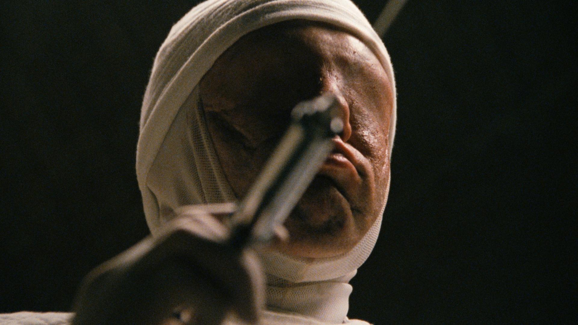 Jacob's Ladder منبع Silent Hill - Still from the Jacob's Ladder 4K restoration re-release