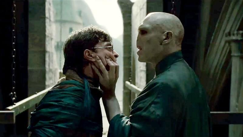 دنیل ردکلیف و رالف فاینز در Harry Potter and the Deathly Hallows - Part 2، پایانی بر بهترین فیلم های Harry Potter.