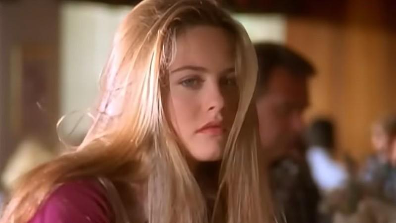 آلیشیا سیلورستون در ویدیوی Cryin گروه Aerosmith