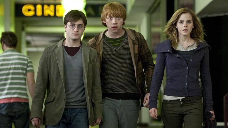 دنیل ردکلیف، روپرت گرینت و اما واتسون در Harry Potter and the Deathly Hallows - Part 1، از بهترین فیلم های Harry Potter.