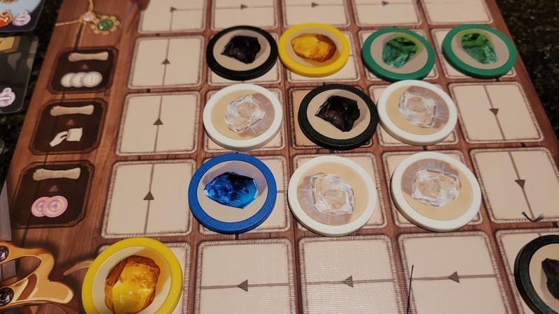 تصویر نزدیک از تخته بازی Splendor Duel بازی دو نفره