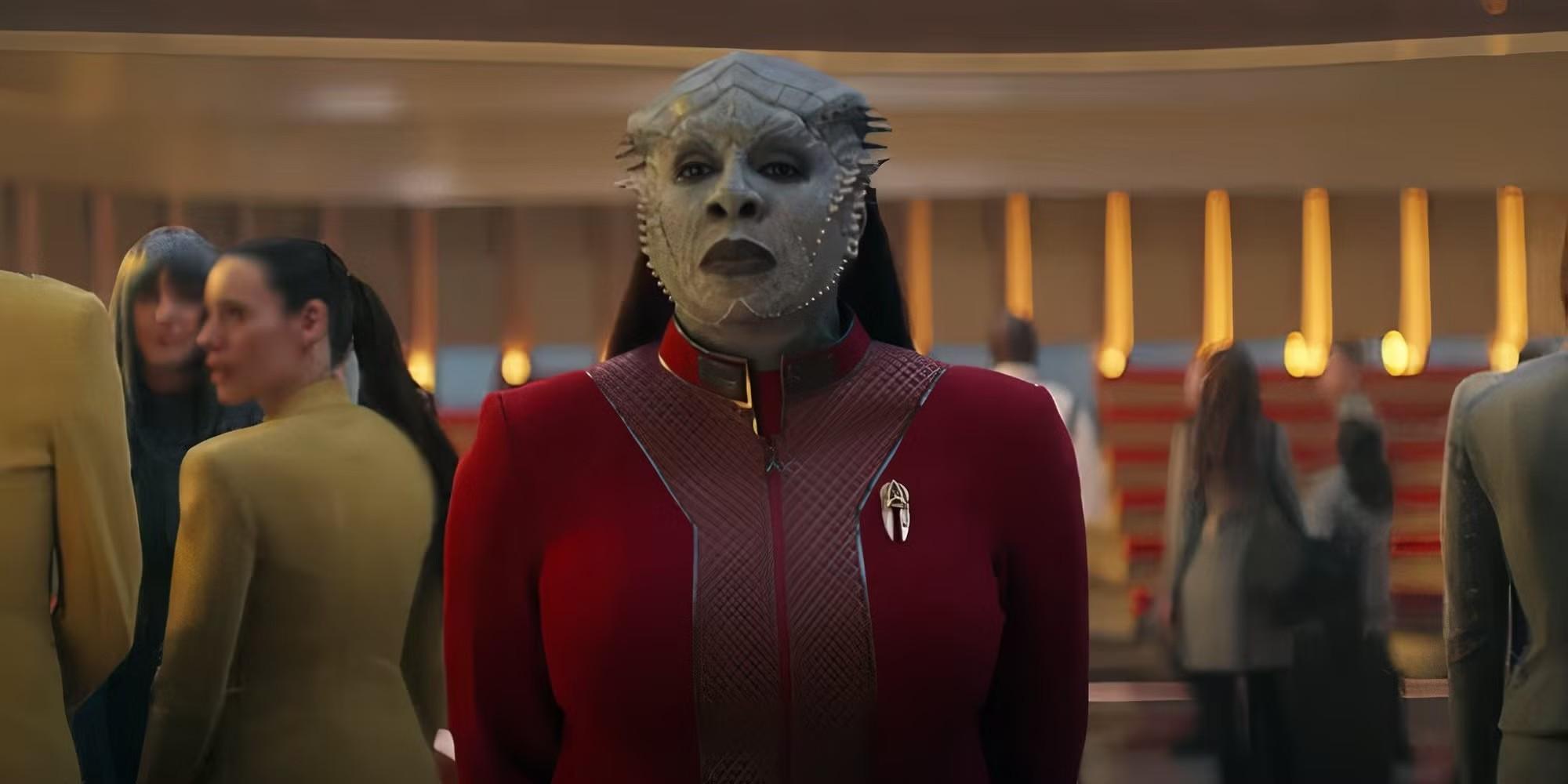 فرمانده لورا تاک آکادمی استارفلیت - زمان پخش Star Trek: Starfleet Academy