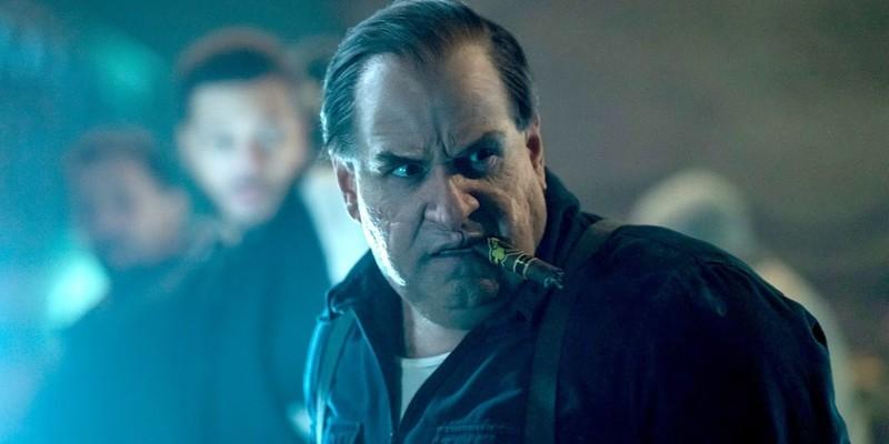 Oz holds a cigar in his mouth while looking shocked in The Penguin - The Batman 2 بعد از The Penguin