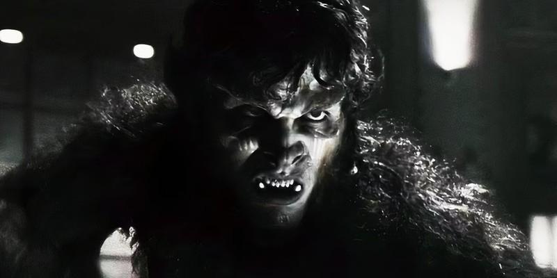 جک راسل در حال تبدیل شدن به Werewolf by Night در Werewolf by Night، فیلم و سریال مارول هالووین