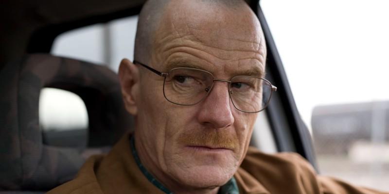 برایان کرانستون در نقش والتر وایت در Breaking Bad، نمونه ای از سریال هایی بهتر از The Sopranos.