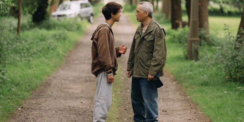 Sky Yang و کن لیونگ در حال بحث در فیلم Last Days داستان واقعی