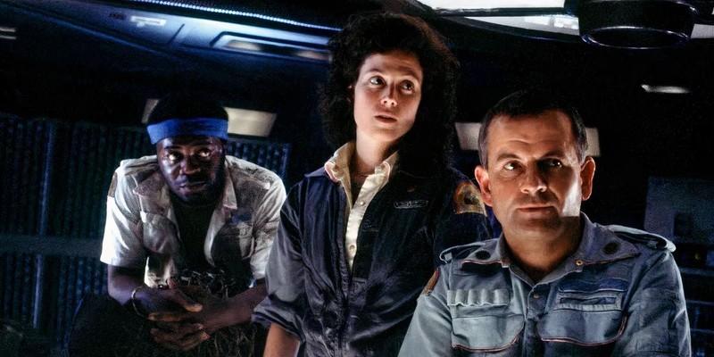 Parker, Ripley, and Ash gathered together in Alien. Alien هشدارهای هوش مصنوعی را در این فیلم پیش بینی کرد.