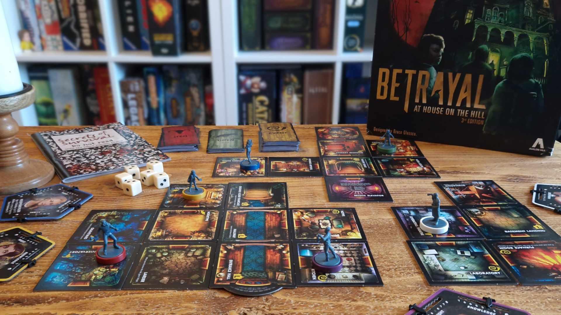 تصویری از جعبه و صفحه بازی Betrayal at House on the Hill 3rd edition به عنوان یک معرفی بازی رومیزی ترسناک
