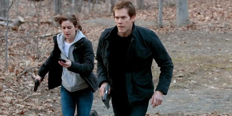 مکس (جسیکا استروپ) و رایان (کوین بیکن) در حال دویدن در سریال The Following که به سرعت دچار افت کیفیت سریال ترسناک شد