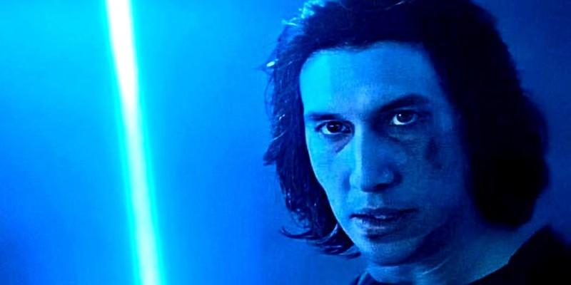 بن سولو با یک لایت سیبر آبی در اگزگول در Star Wars: The Rise of Skywalker، راه های بازگشت Ben Solo