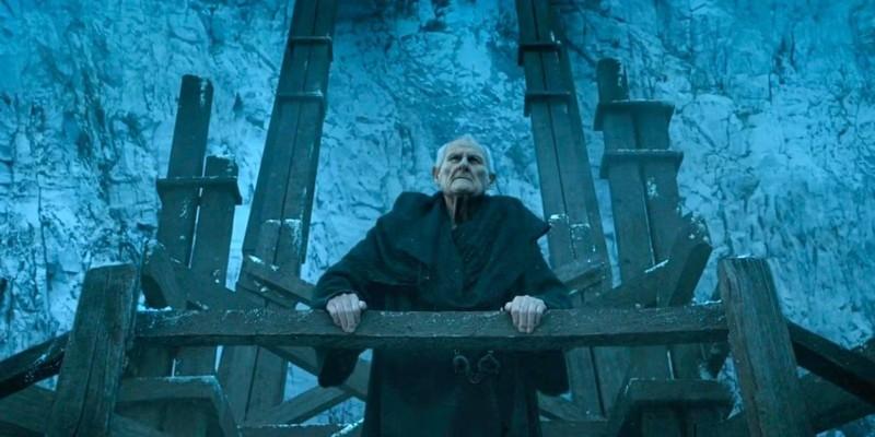 Maester Aemon در اسپین آف در حال تماشای از یک بالکن