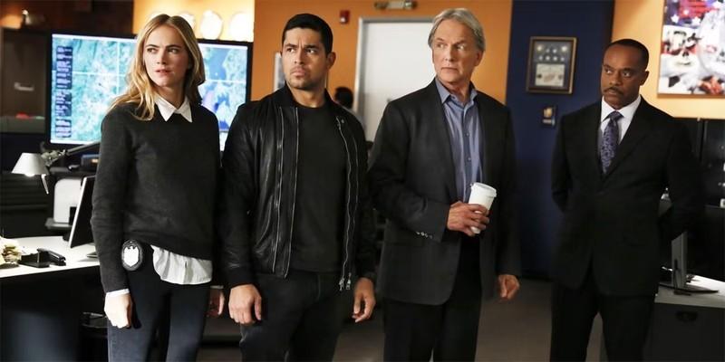 NCIS: Tony & Ziva دورهمی لغو شده - Bishop, Torres, Gibbs, and Vance standing in the bullpen on NCIS