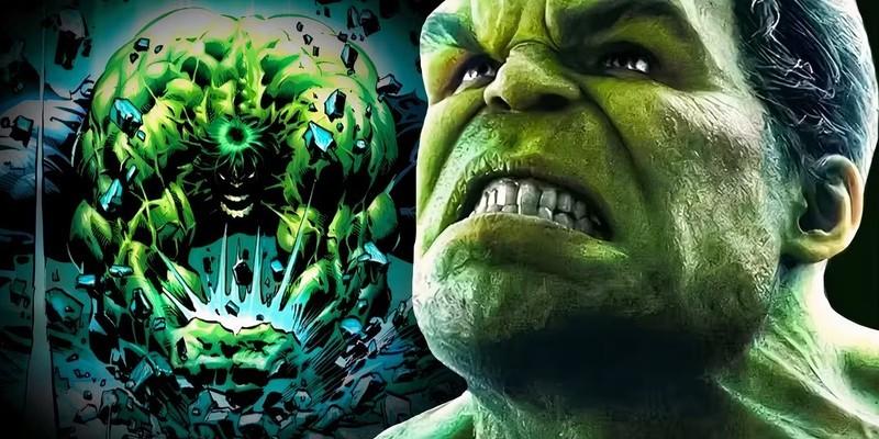 MCU's Hulk with the Marvel Comics' Hulk smashing the ground behind him - قوی ترین قهرمانان Avengers